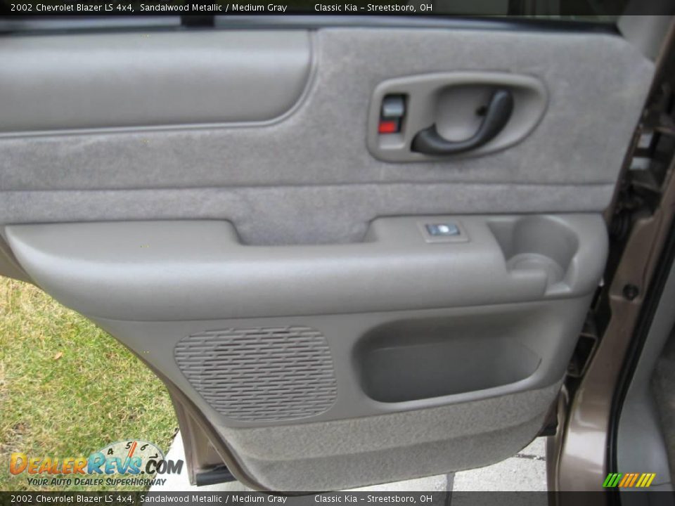 2002 Chevrolet Blazer LS 4x4 Sandalwood Metallic / Medium Gray Photo #18