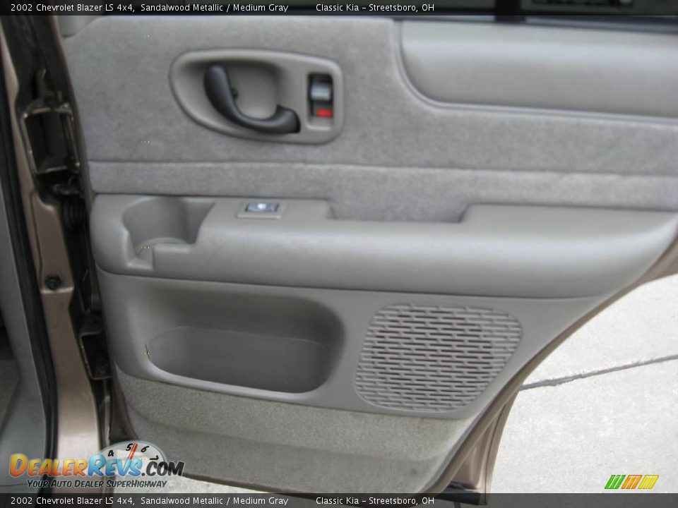 2002 Chevrolet Blazer LS 4x4 Sandalwood Metallic / Medium Gray Photo #22