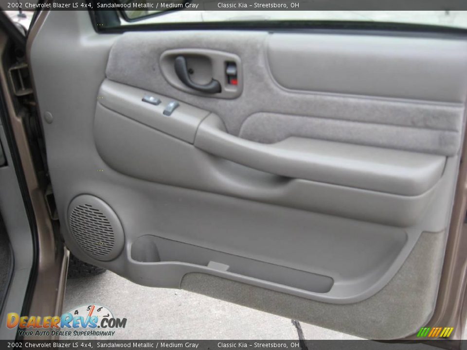 2002 Chevrolet Blazer LS 4x4 Sandalwood Metallic / Medium Gray Photo #23