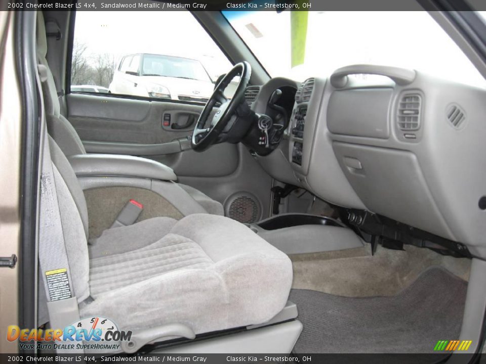 2002 Chevrolet Blazer LS 4x4 Sandalwood Metallic / Medium Gray Photo #24