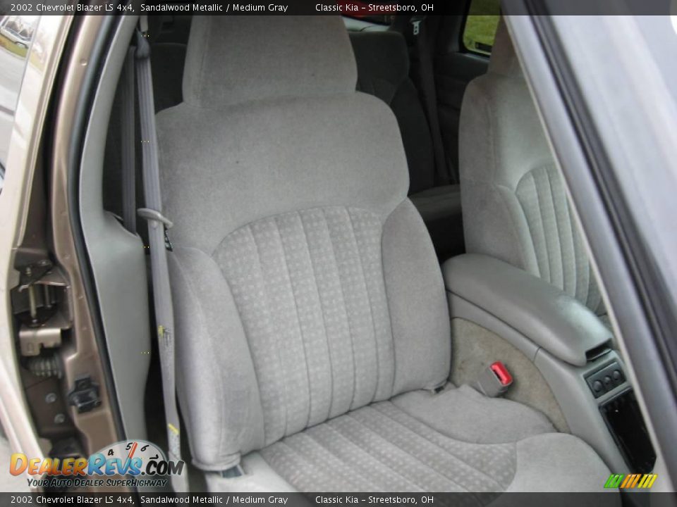 2002 Chevrolet Blazer LS 4x4 Sandalwood Metallic / Medium Gray Photo #25