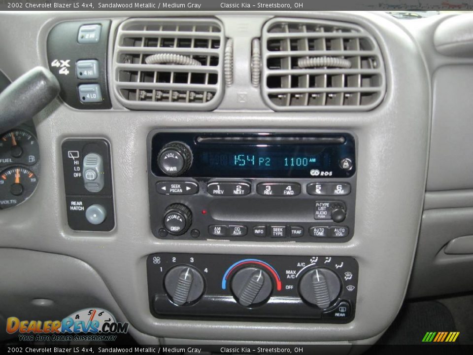 2002 Chevrolet Blazer LS 4x4 Sandalwood Metallic / Medium Gray Photo #31