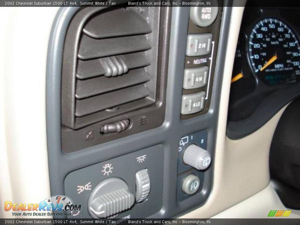 2002 Chevrolet Suburban 1500 LT 4x4 Summit White / Tan Photo #24
