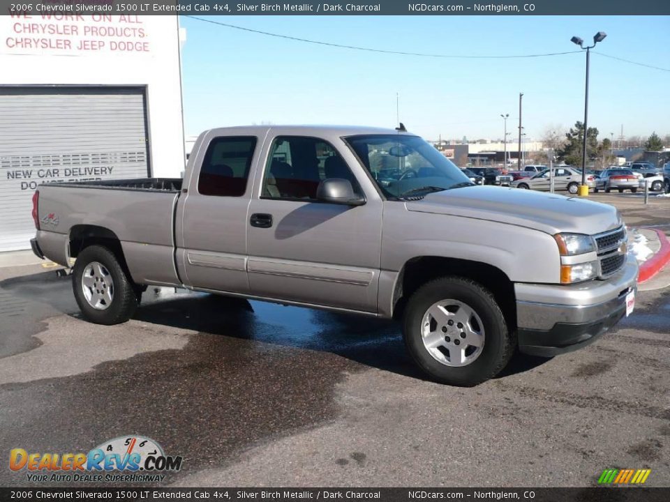 2006 Chevrolet Silverado 1500 LT Extended Cab 4x4 Silver Birch Metallic / Dark Charcoal Photo #3