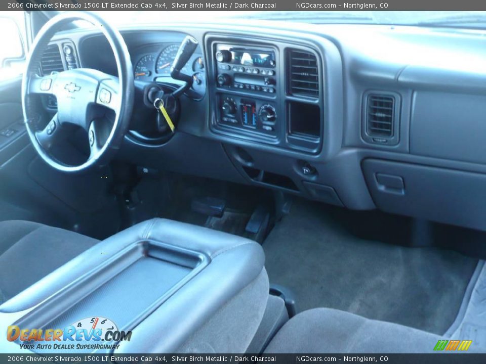 2006 Chevrolet Silverado 1500 LT Extended Cab 4x4 Silver Birch Metallic / Dark Charcoal Photo #10