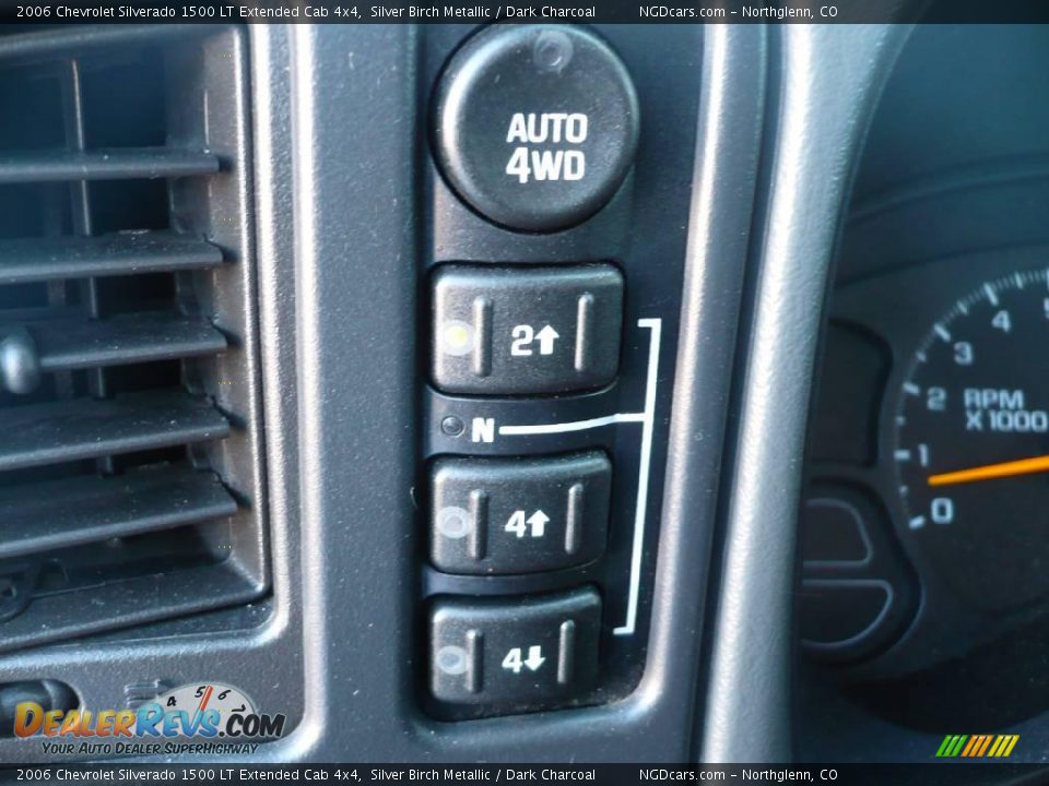2006 Chevrolet Silverado 1500 LT Extended Cab 4x4 Silver Birch Metallic / Dark Charcoal Photo #12