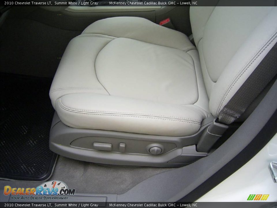 2010 Chevrolet Traverse LT Summit White / Light Gray Photo #8