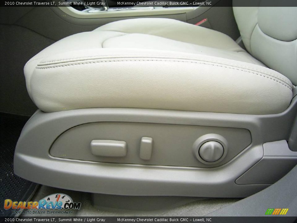 2010 Chevrolet Traverse LT Summit White / Light Gray Photo #9