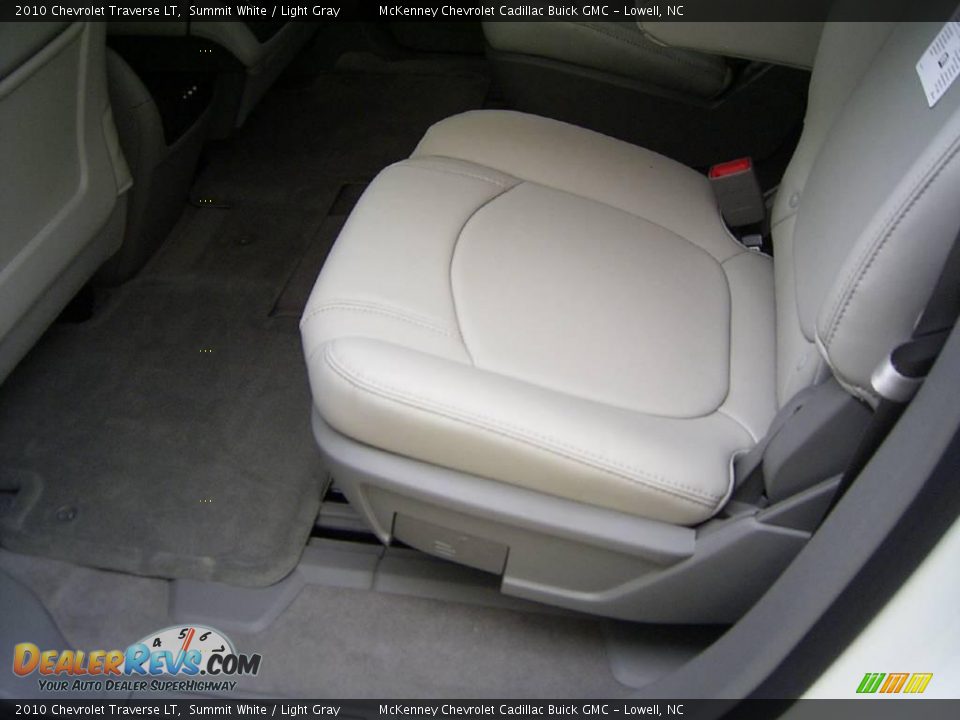 2010 Chevrolet Traverse LT Summit White / Light Gray Photo #11
