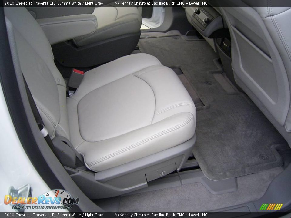2010 Chevrolet Traverse LT Summit White / Light Gray Photo #13
