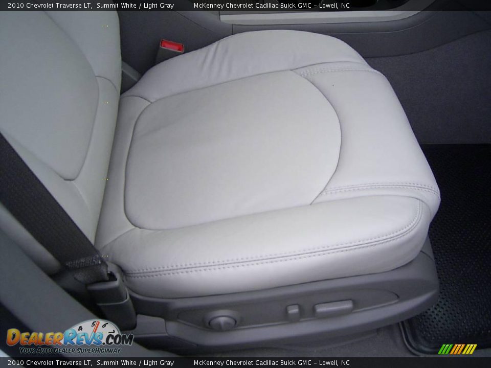 2010 Chevrolet Traverse LT Summit White / Light Gray Photo #14