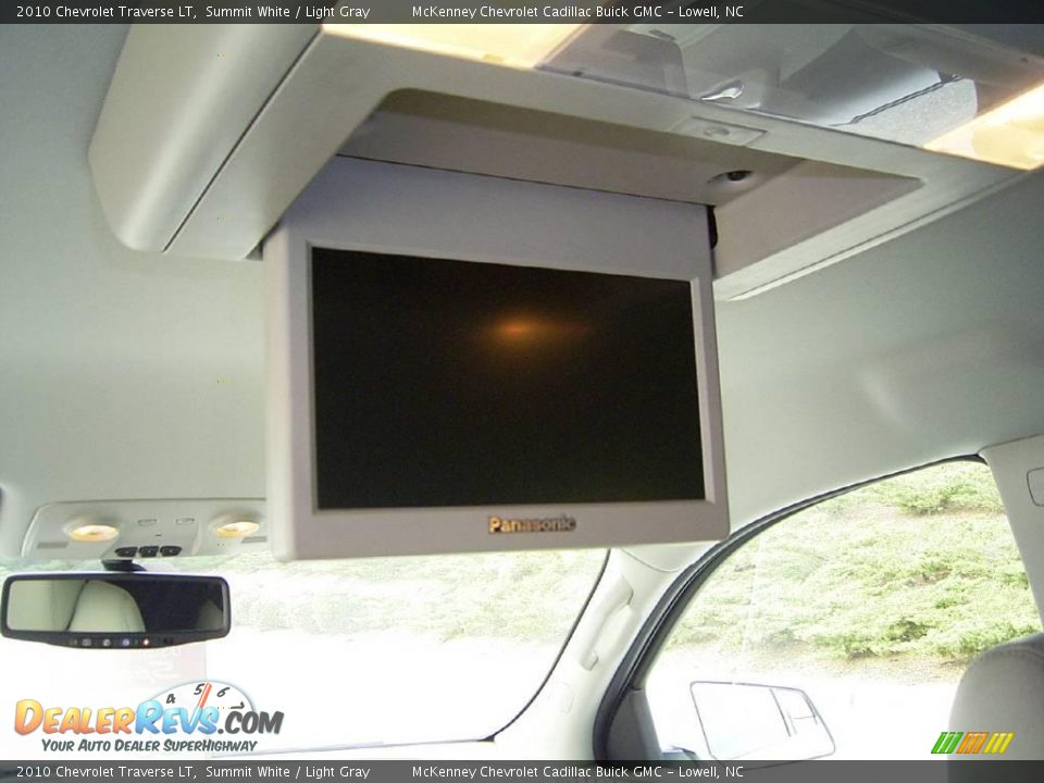 2010 Chevrolet Traverse LT Summit White / Light Gray Photo #21