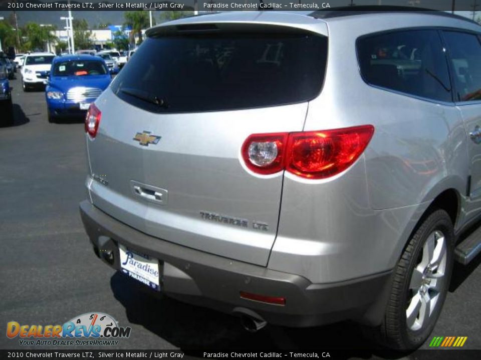 2010 Chevrolet Traverse LTZ Silver Ice Metallic / Light Gray Photo #4
