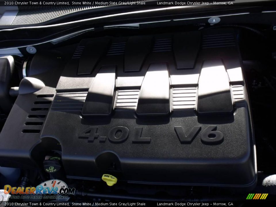 2010 Chrysler Town & Country Limited Stone White / Medium Slate Gray/Light Shale Photo #13