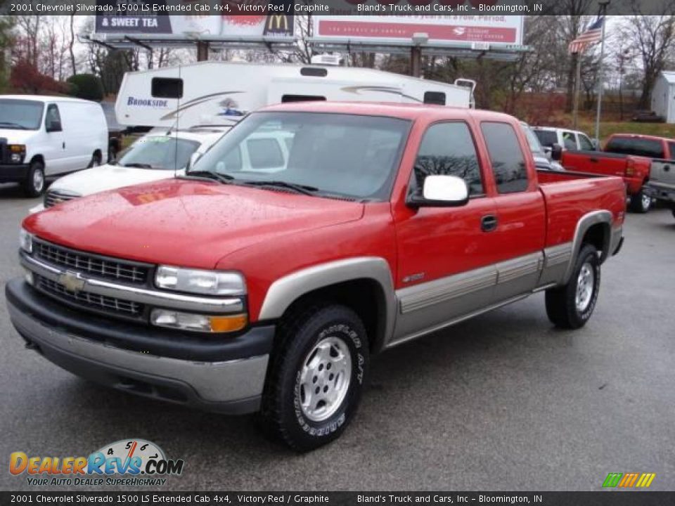 2001 Chevrolet Silverado 1500 LS Extended Cab 4x4 Victory Red / Graphite Photo #2
