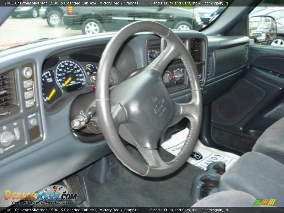 2001 Chevrolet Silverado 1500 LS Extended Cab 4x4 Victory Red / Graphite Photo #5