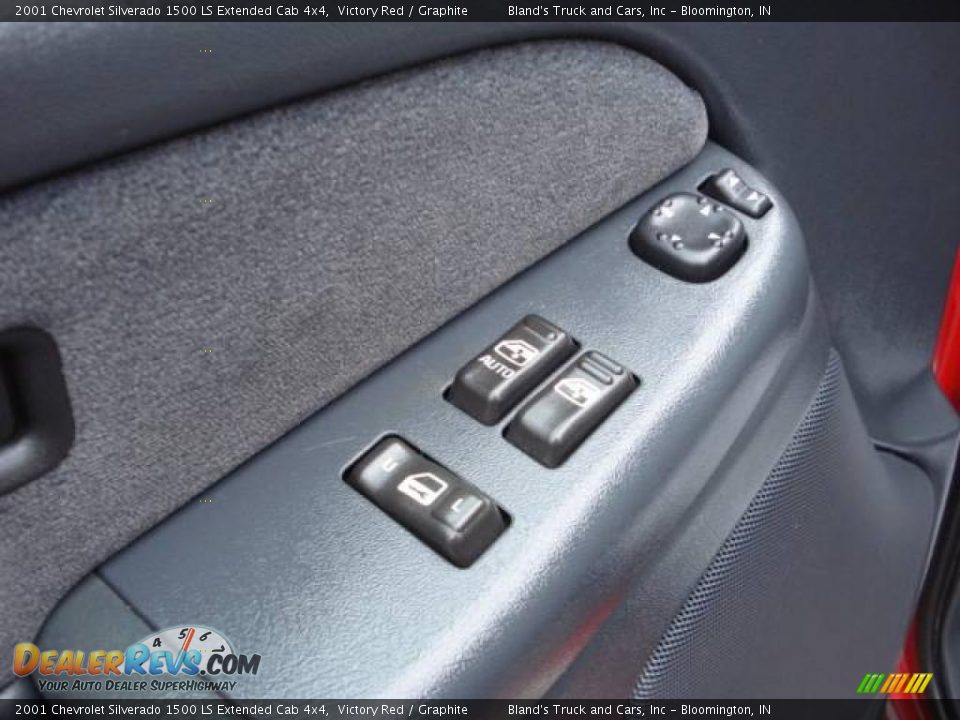 2001 Chevrolet Silverado 1500 LS Extended Cab 4x4 Victory Red / Graphite Photo #15