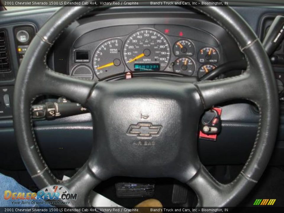 2001 Chevrolet Silverado 1500 LS Extended Cab 4x4 Victory Red / Graphite Photo #18