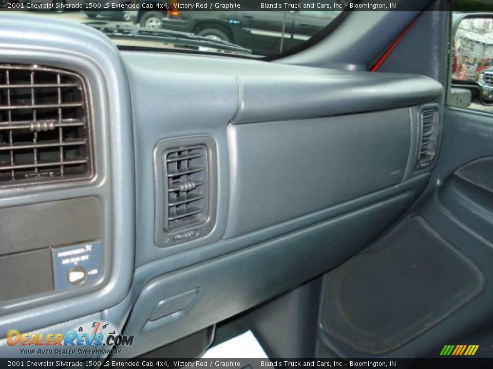 2001 Chevrolet Silverado 1500 LS Extended Cab 4x4 Victory Red / Graphite Photo #20