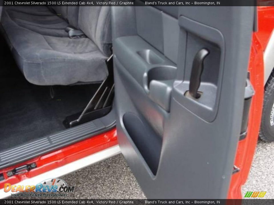 2001 Chevrolet Silverado 1500 LS Extended Cab 4x4 Victory Red / Graphite Photo #21