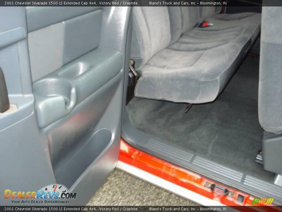 2001 Chevrolet Silverado 1500 LS Extended Cab 4x4 Victory Red / Graphite Photo #23