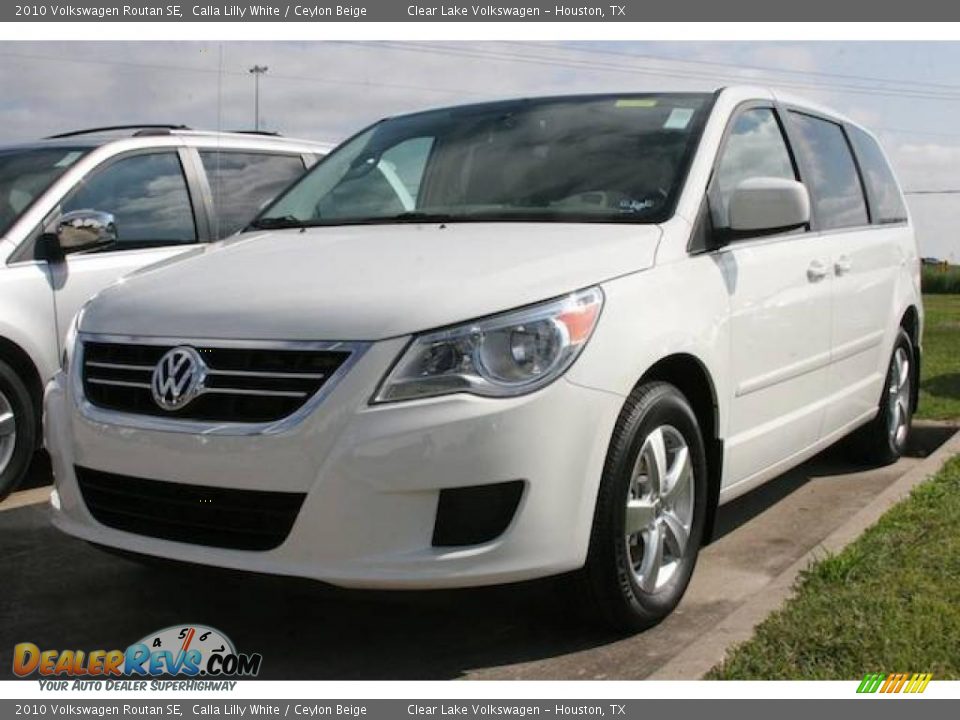 2010 Volkswagen Routan SE Calla Lilly White / Ceylon Beige Photo #1