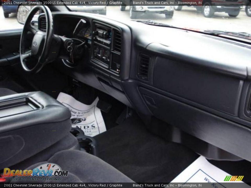 2001 Chevrolet Silverado 1500 LS Extended Cab 4x4 Victory Red / Graphite Photo #26