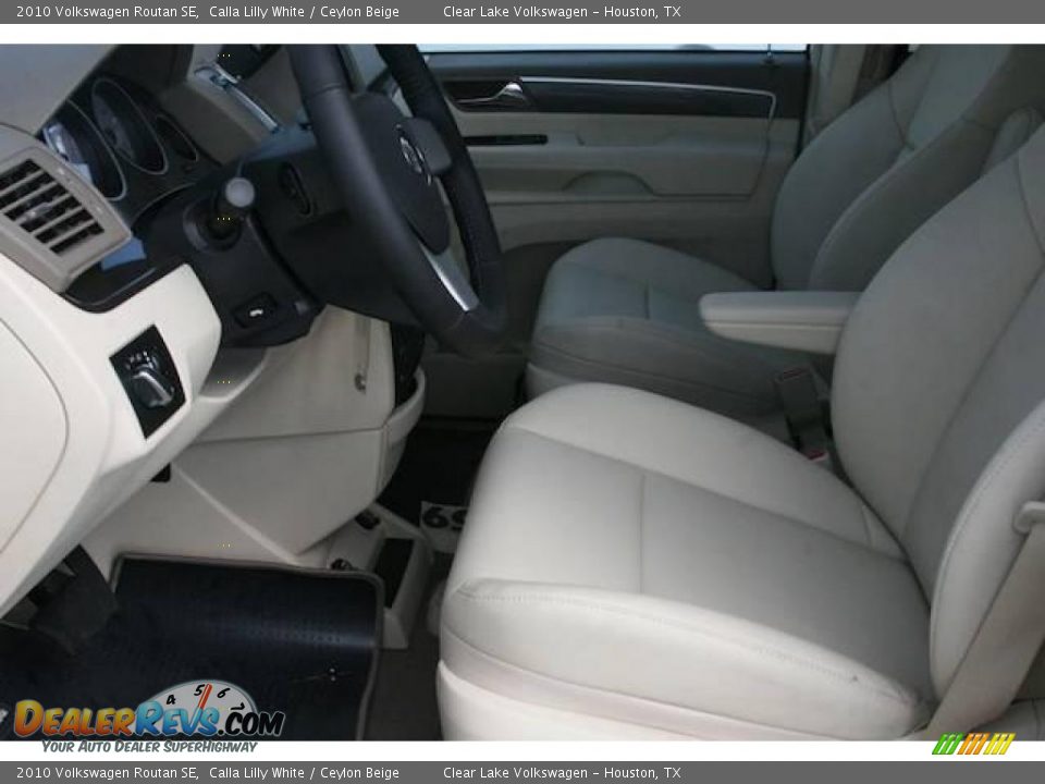 2010 Volkswagen Routan SE Calla Lilly White / Ceylon Beige Photo #4