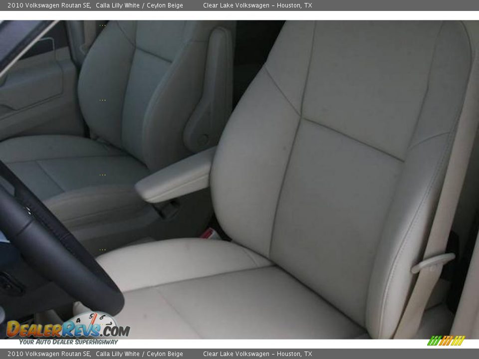 2010 Volkswagen Routan SE Calla Lilly White / Ceylon Beige Photo #6