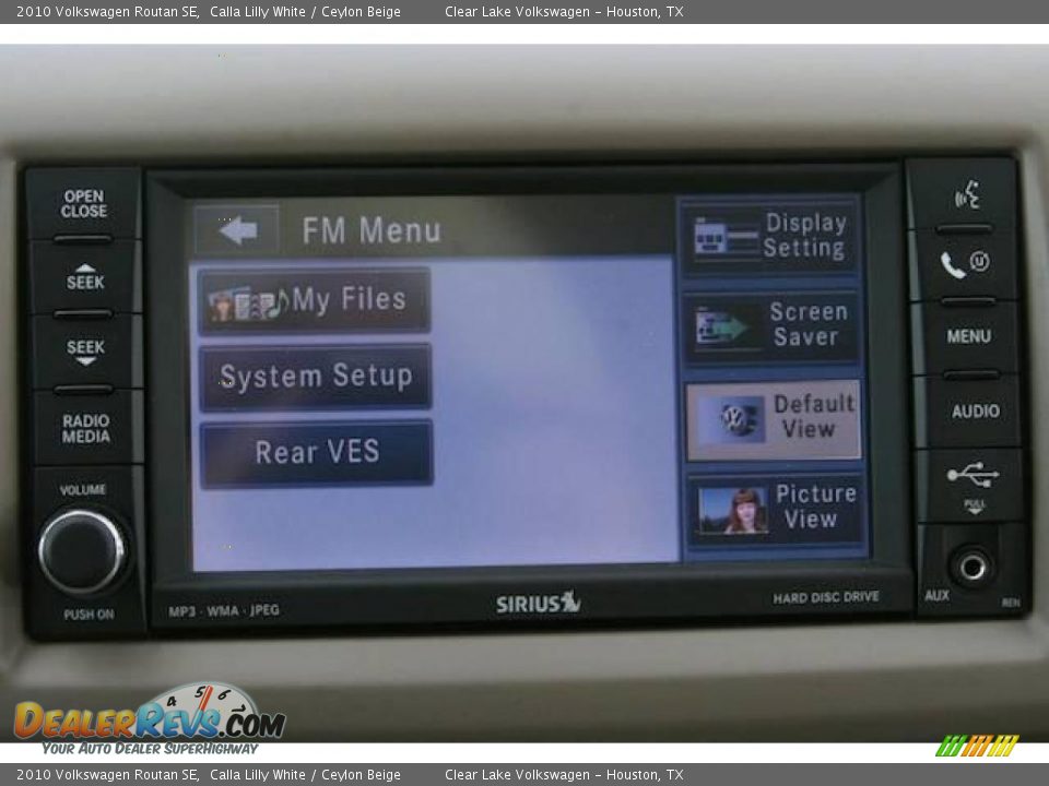 2010 Volkswagen Routan SE Calla Lilly White / Ceylon Beige Photo #8