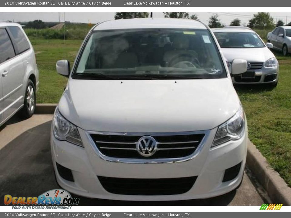 2010 Volkswagen Routan SE Calla Lilly White / Ceylon Beige Photo #13