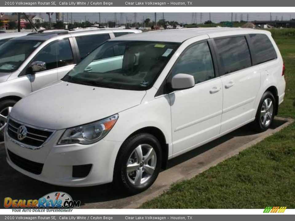 2010 Volkswagen Routan SE Calla Lilly White / Ceylon Beige Photo #14