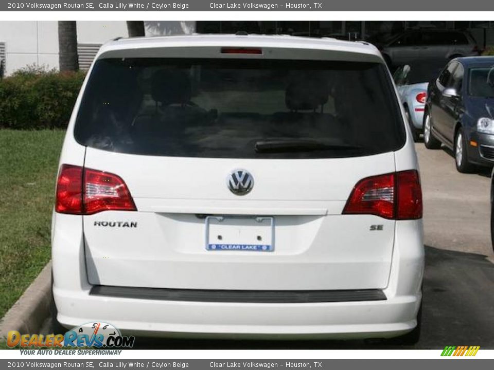 2010 Volkswagen Routan SE Calla Lilly White / Ceylon Beige Photo #18