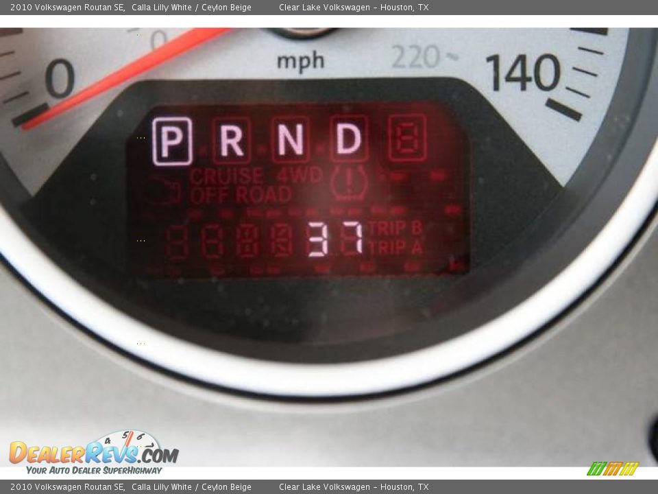 2010 Volkswagen Routan SE Calla Lilly White / Ceylon Beige Photo #21