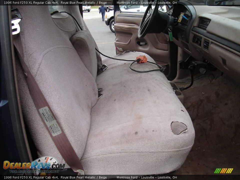1996 Ford F250 XL Regular Cab 4x4 Royal Blue Pearl Metallic / Beige Photo #22