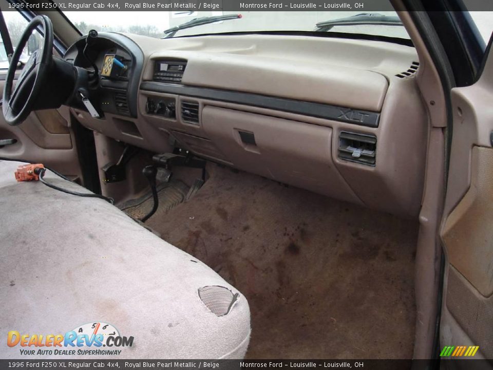 1996 Ford F250 XL Regular Cab 4x4 Royal Blue Pearl Metallic / Beige Photo #24