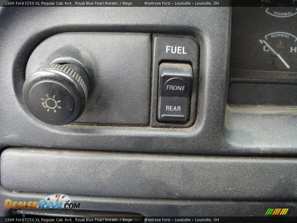 1996 Ford F250 XL Regular Cab 4x4 Royal Blue Pearl Metallic / Beige Photo #33