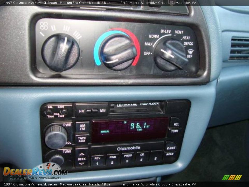 1997 Oldsmobile Achieva SL Sedan Medium Sea Green Metallic / Blue Photo #16