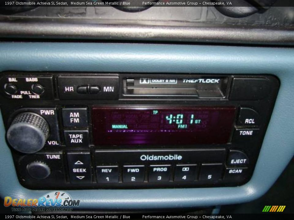 1997 Oldsmobile Achieva SL Sedan Medium Sea Green Metallic / Blue Photo #17