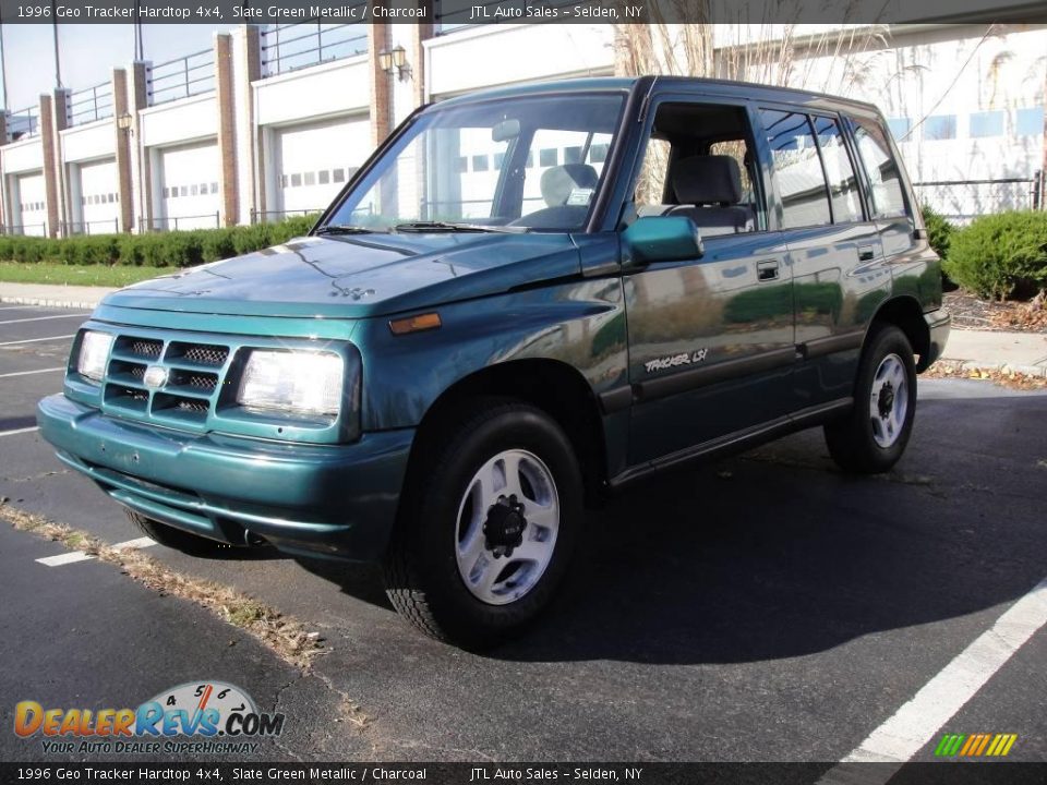 Front 3/4 View of 1996 Geo Tracker Hardtop 4x4 Photo #1