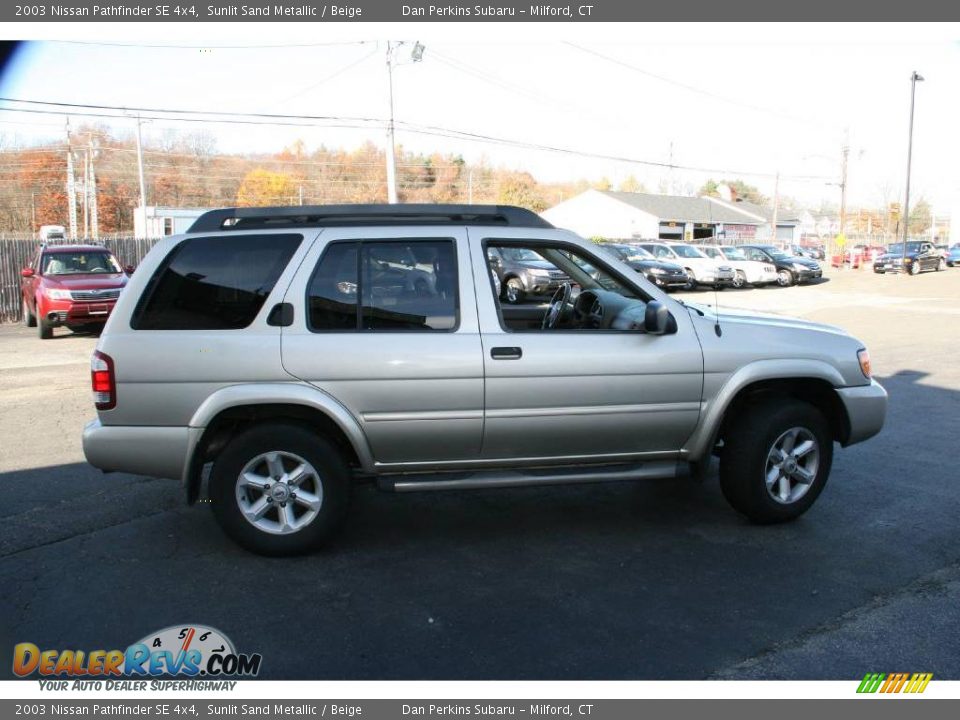 2003 Nissan Pathfinder SE 4x4 Sunlit Sand Metallic / Beige Photo #4