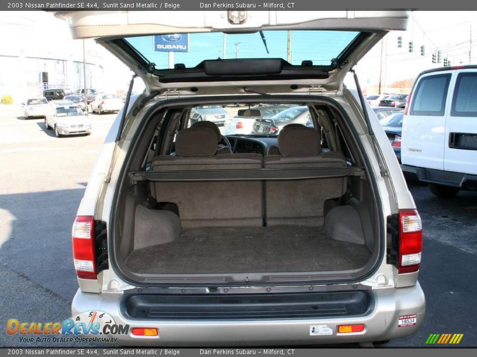 2003 Nissan Pathfinder SE 4x4 Sunlit Sand Metallic / Beige Photo #7