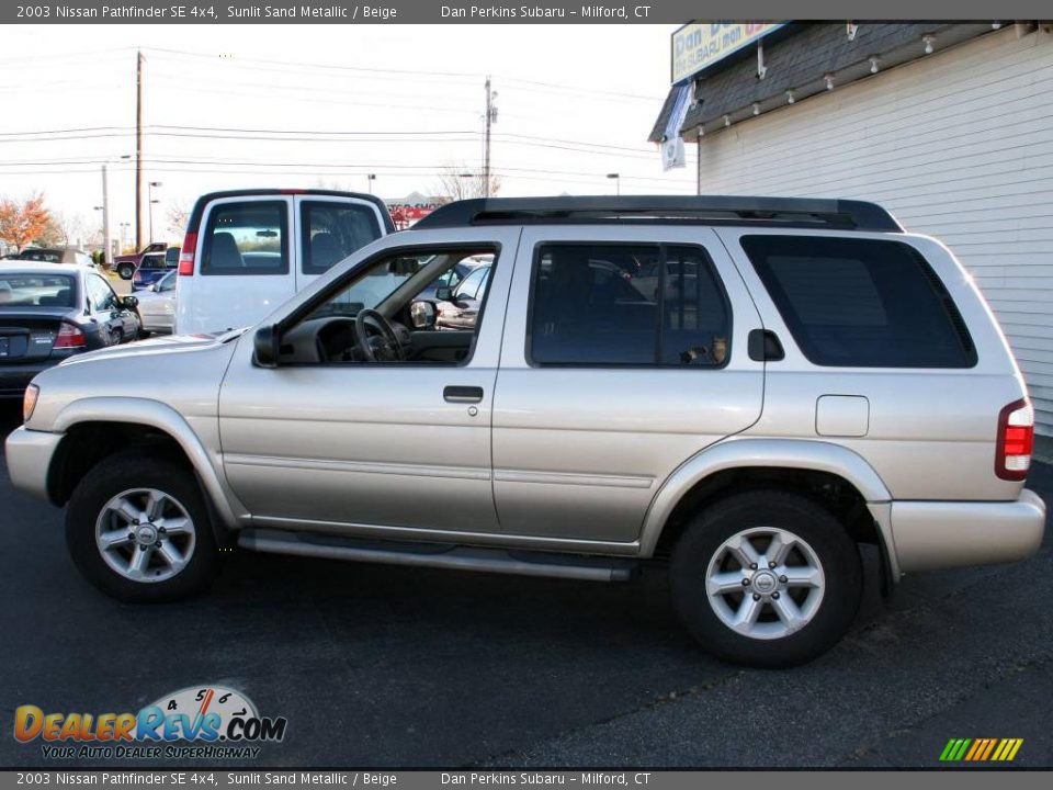 2003 Nissan Pathfinder SE 4x4 Sunlit Sand Metallic / Beige Photo #9