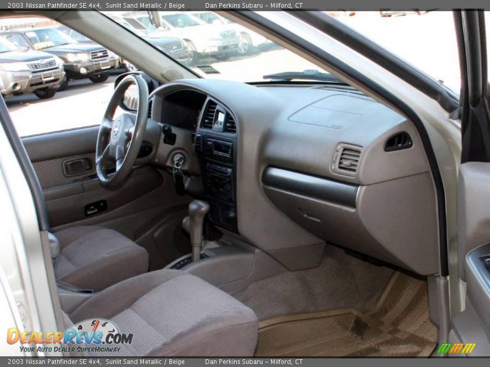 2003 Nissan Pathfinder SE 4x4 Sunlit Sand Metallic / Beige Photo #12