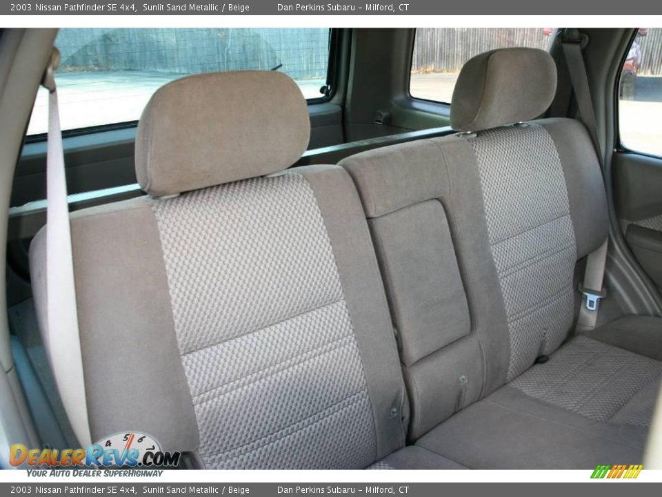 2003 Nissan Pathfinder SE 4x4 Sunlit Sand Metallic / Beige Photo #13