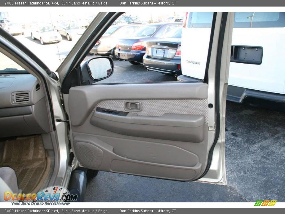 2003 Nissan Pathfinder SE 4x4 Sunlit Sand Metallic / Beige Photo #14