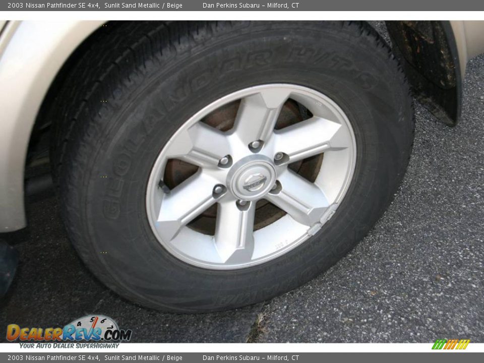 2003 Nissan Pathfinder SE 4x4 Sunlit Sand Metallic / Beige Photo #18