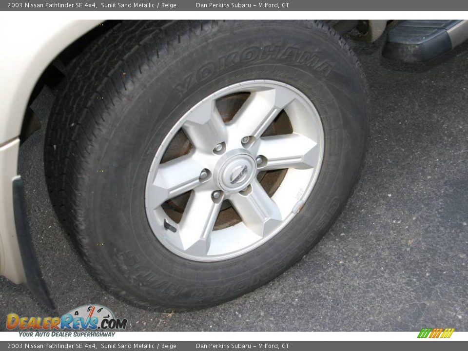 2003 Nissan Pathfinder SE 4x4 Sunlit Sand Metallic / Beige Photo #19