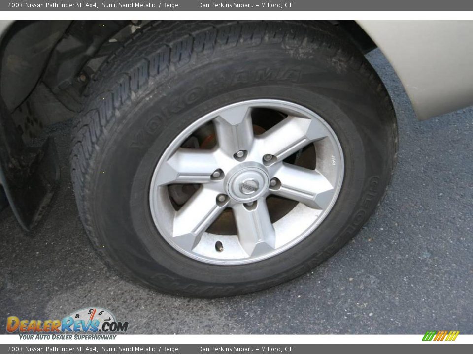 2003 Nissan Pathfinder SE 4x4 Sunlit Sand Metallic / Beige Photo #20