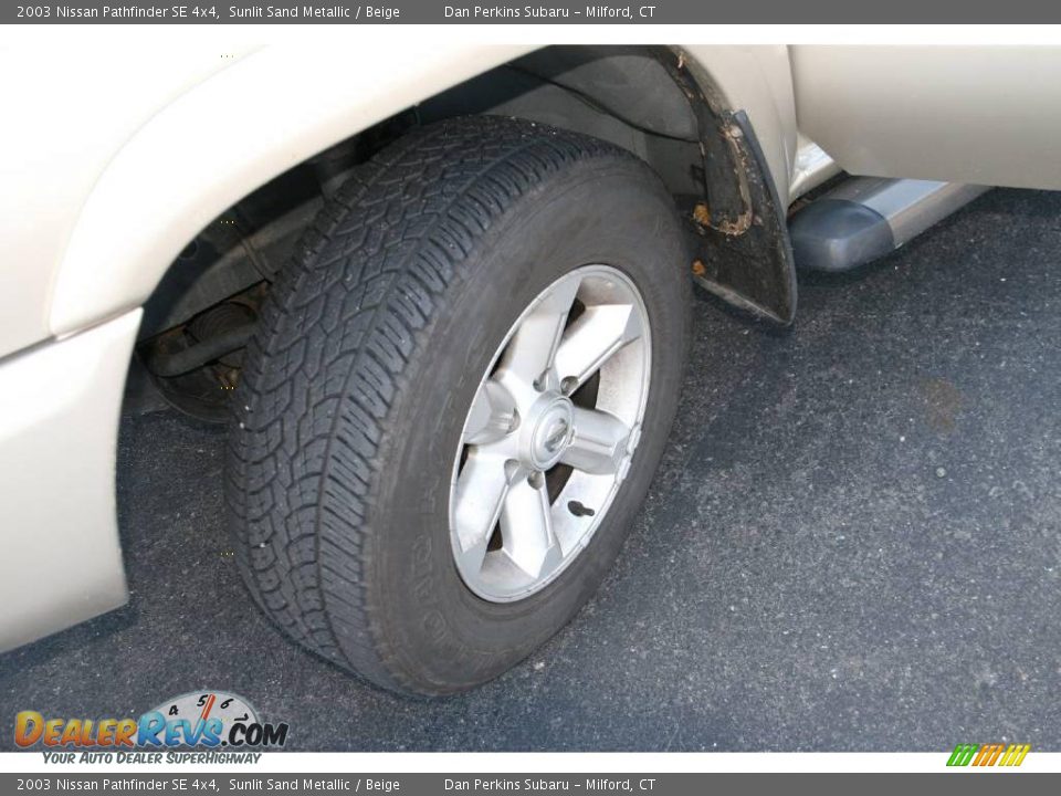 2003 Nissan Pathfinder SE 4x4 Sunlit Sand Metallic / Beige Photo #21